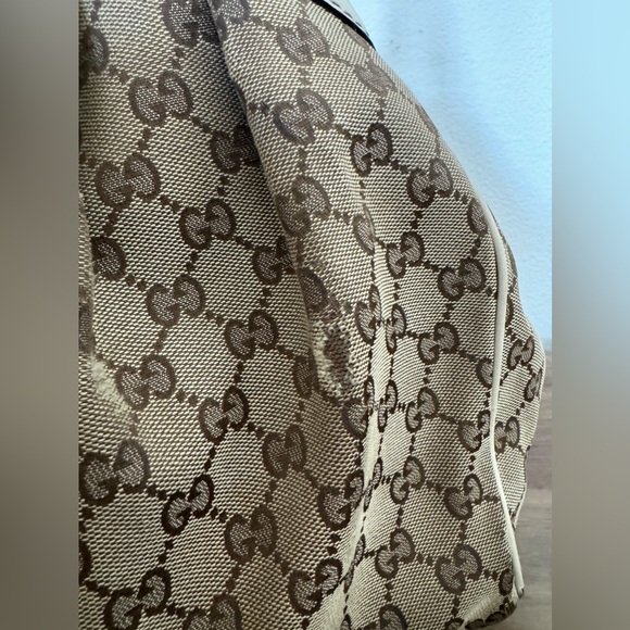 GUCCI
Beige/White GG Canvas Medium Sukey Tote Bag - Picture 2 of 13